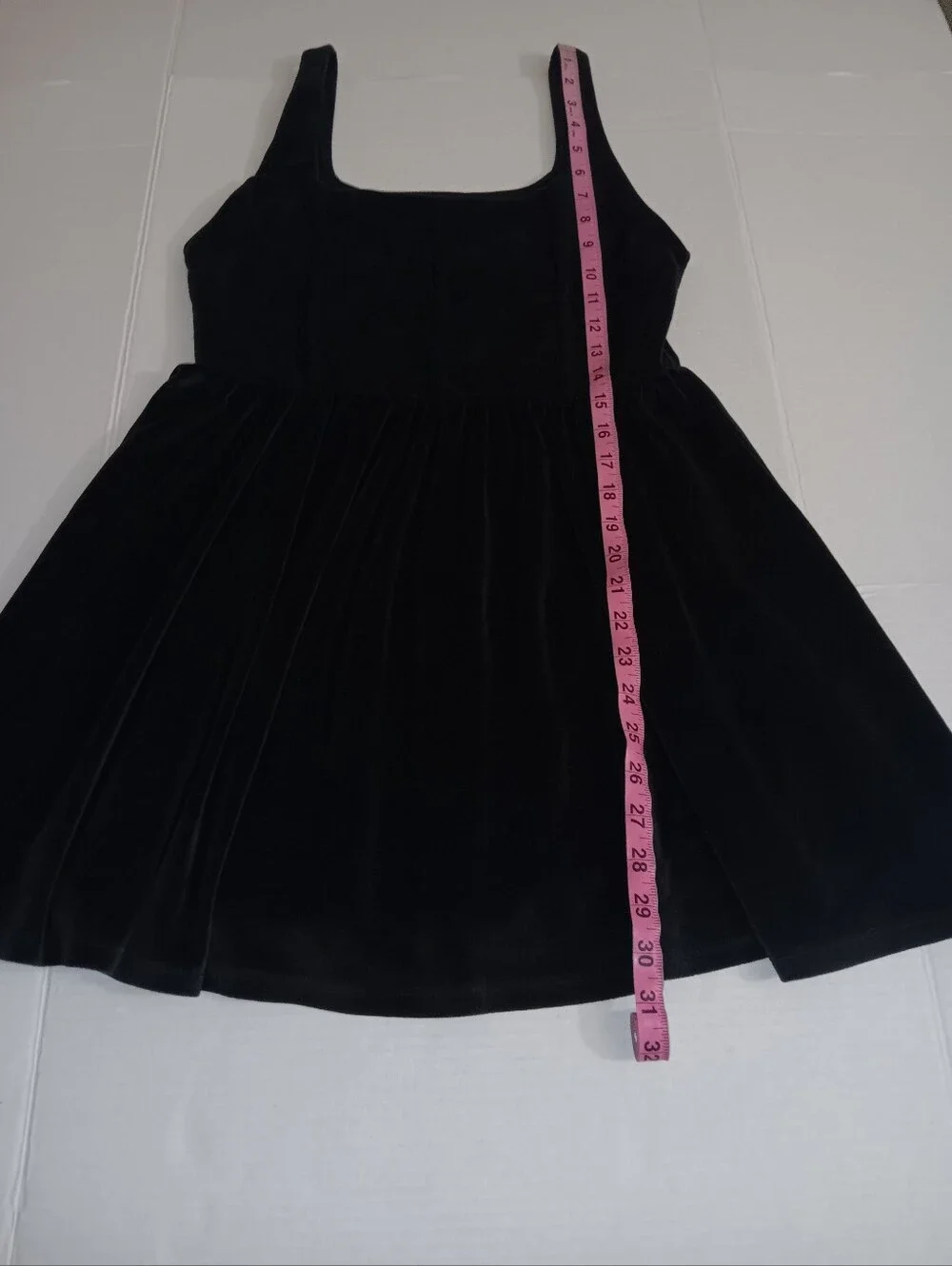 AMERICAN EAGLE BLACK VELVET  SQUARE- NECKLINE  SKATER DRESS SIZE MEDIUM